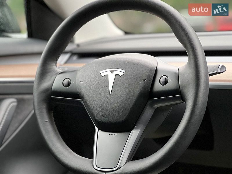 Седан Tesla Model 3 2021 в Львове