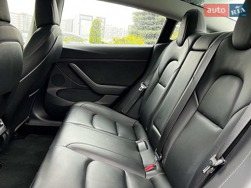 Седан Tesla Model 3 2021 в Львове