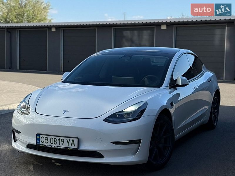 Седан Tesla Model 3 2022 в Чернігові