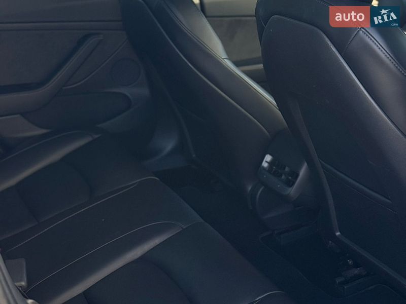 Седан Tesla Model 3 2022 в Чернігові