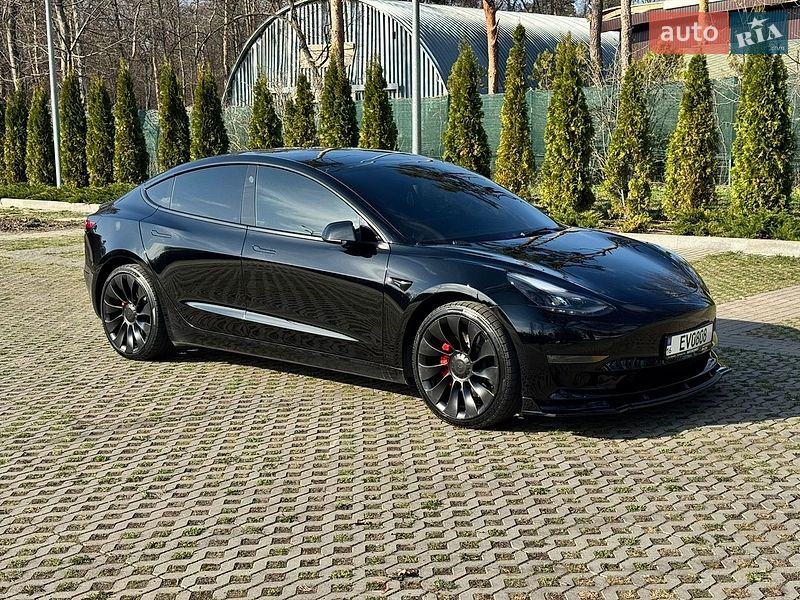 Седан Tesla Model 3 2023 в Харкові