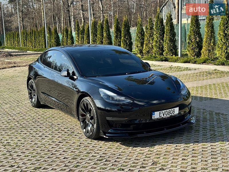 Седан Tesla Model 3 2023 в Харкові