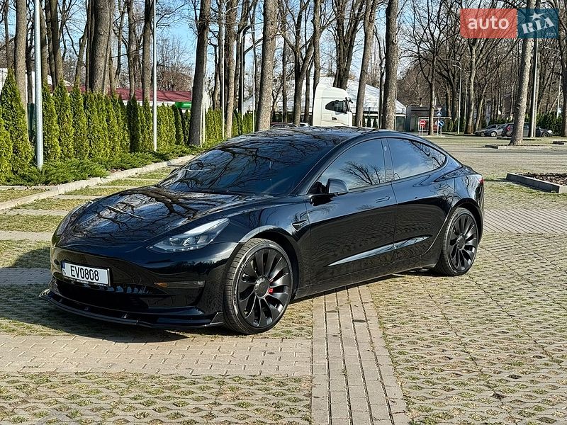 Седан Tesla Model 3 2023 в Харкові