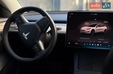 Седан Tesla Model 3 2022 в Чернігові