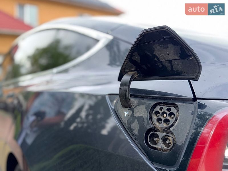 Седан Tesla Model 3 2018 в Броварах