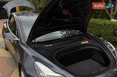 Седан Tesla Model 3 2018 в Броварах