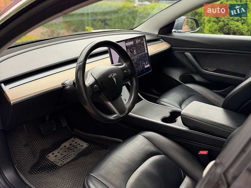 Седан Tesla Model 3 2018 в Броварах