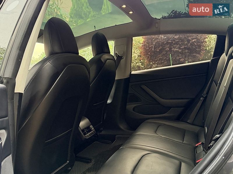 Седан Tesla Model 3 2018 в Броварах