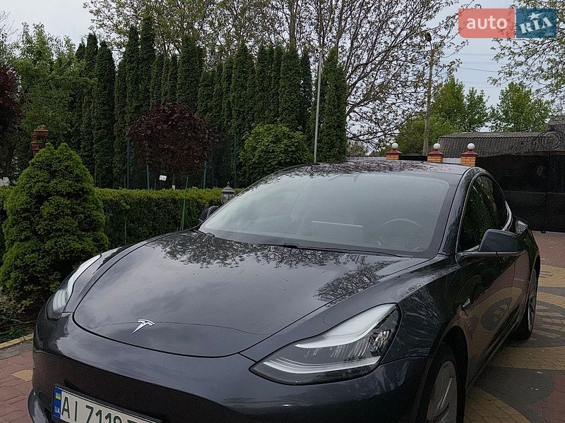 Седан Tesla Model 3 2018 в Броварах