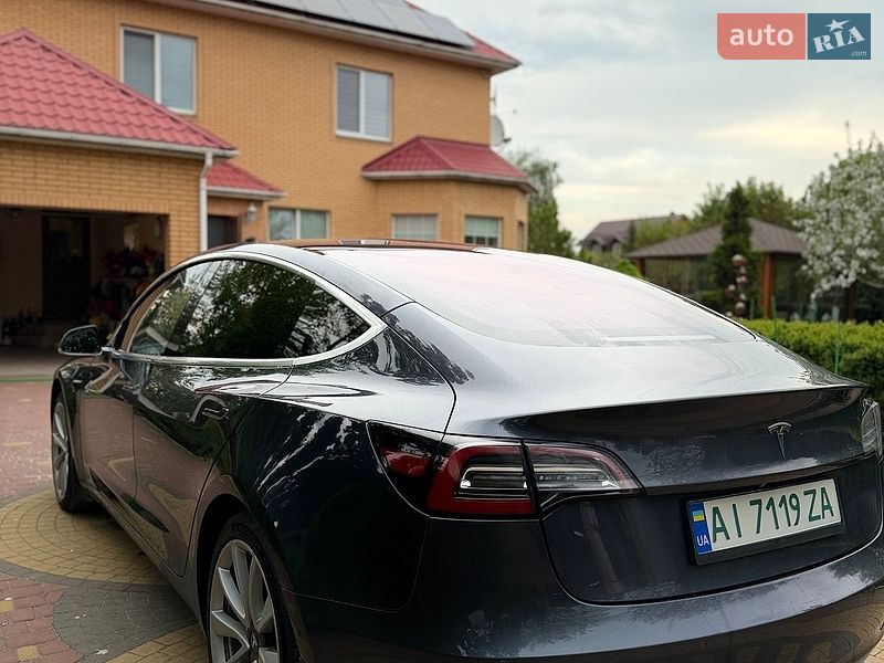 Седан Tesla Model 3 2018 в Броварах