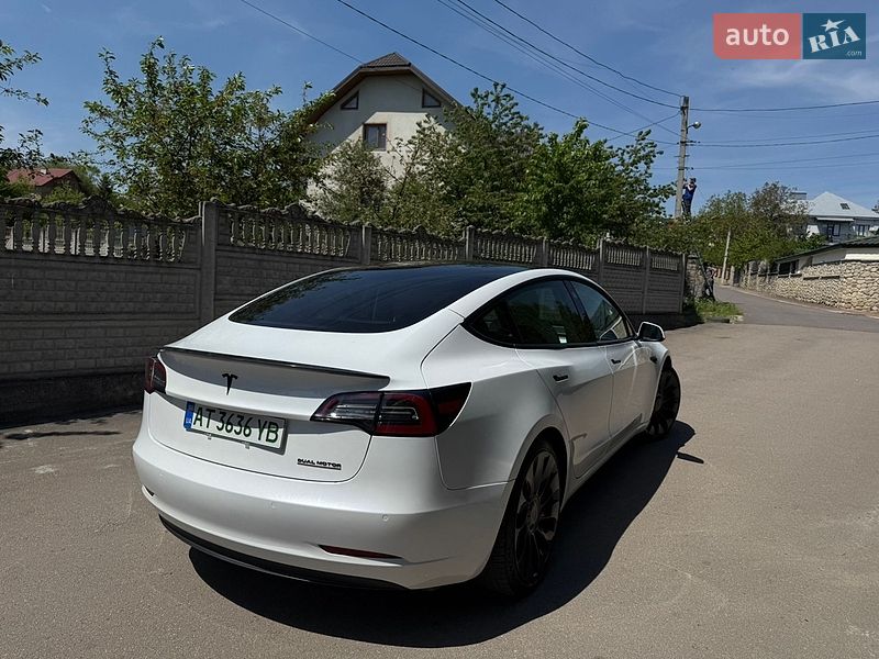 Седан Tesla Model 3 2021 в Ивано-Франковске