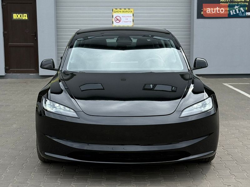 Седан Tesla Model 3 2025 в Луцьку