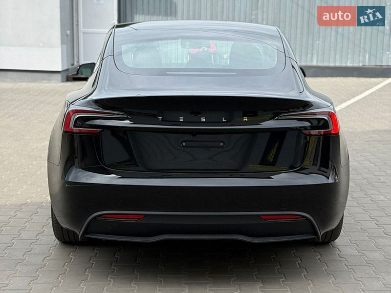 Седан Tesla Model 3 2025 в Луцьку