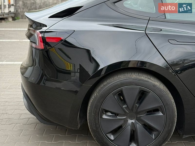 Седан Tesla Model 3 2025 в Луцьку