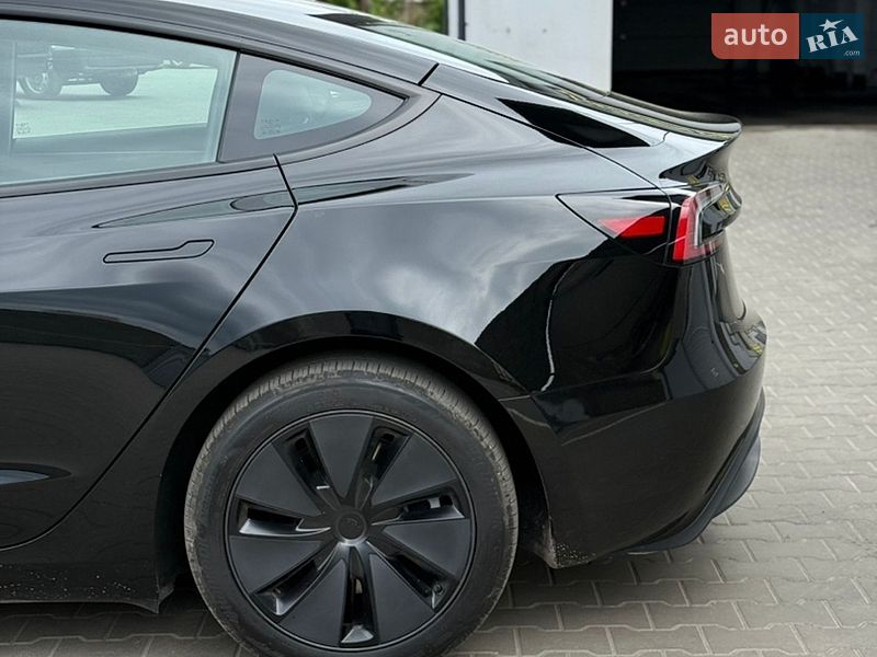 Седан Tesla Model 3 2025 в Луцьку