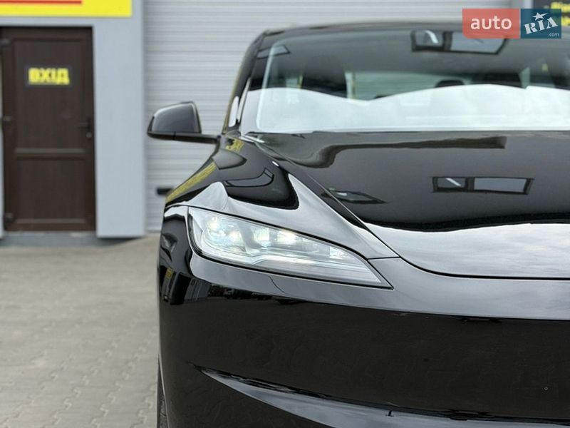 Седан Tesla Model 3 2025 в Луцьку