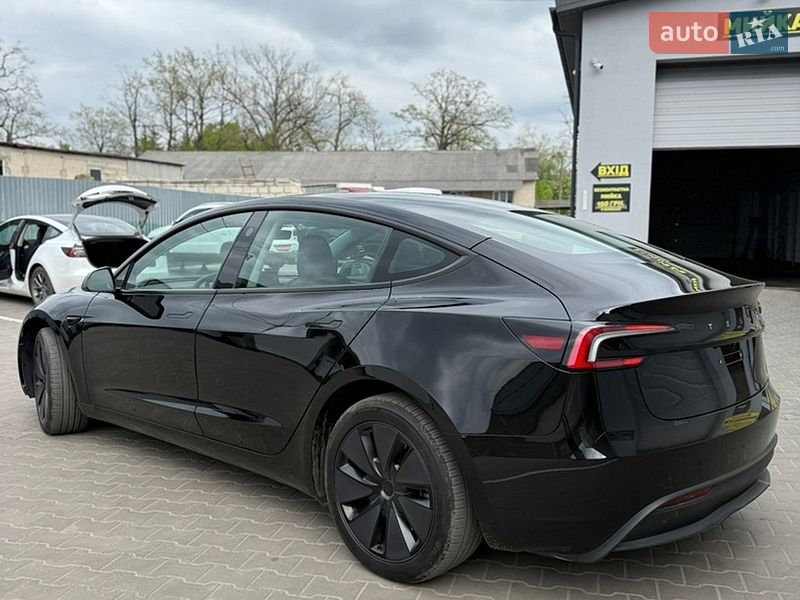 Седан Tesla Model 3 2025 в Луцьку