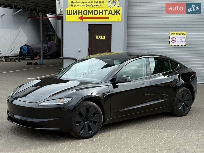 Седан Tesla Model 3 2025 в Луцьку