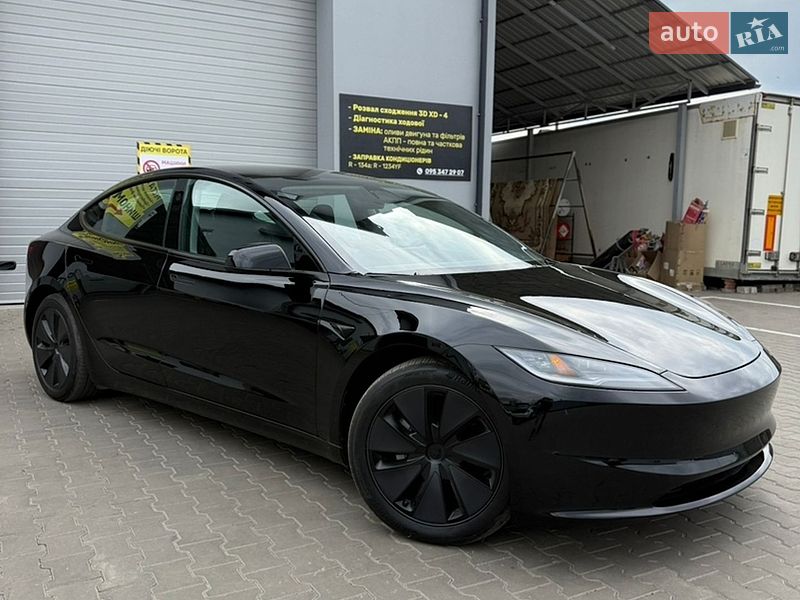 Седан Tesla Model 3 2025 в Луцьку