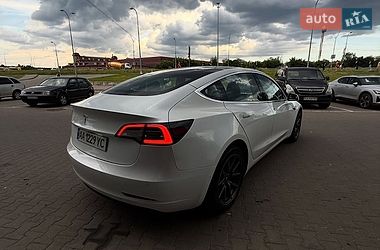 Седан Tesla Model 3 2019 в Києві