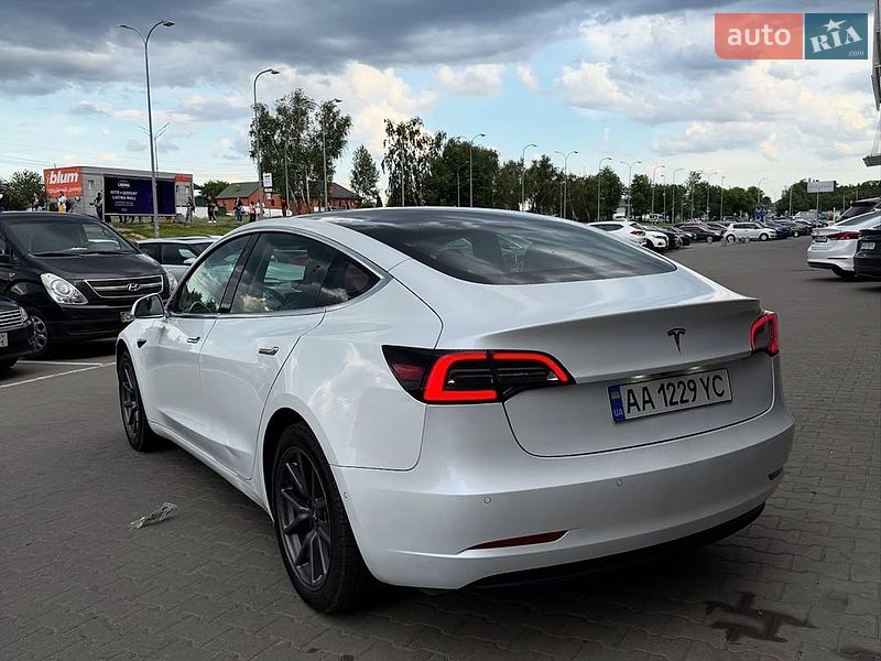 Седан Tesla Model 3 2019 в Києві