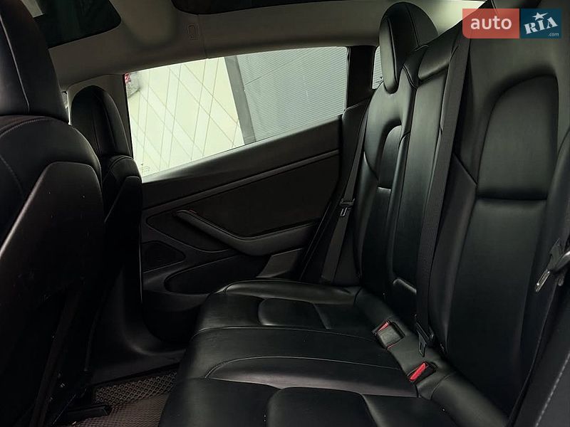 Седан Tesla Model 3 2019 в Києві