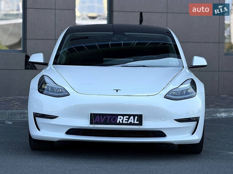 Седан Tesla Model 3 2022 в Кривому Розі
