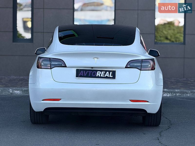Седан Tesla Model 3 2022 в Кривому Розі