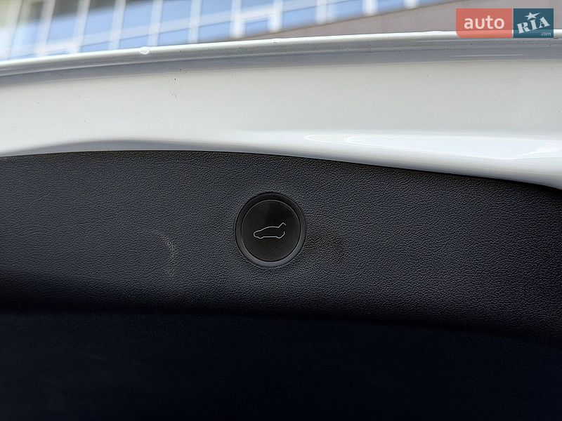 Седан Tesla Model 3 2022 в Кривому Розі