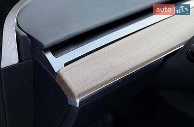 Седан Tesla Model 3 2022 в Кривому Розі
