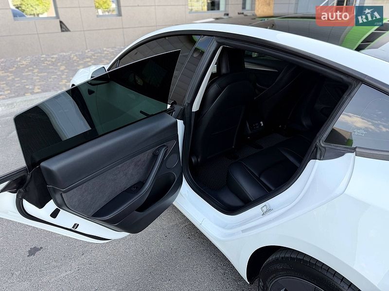 Седан Tesla Model 3 2022 в Кривому Розі