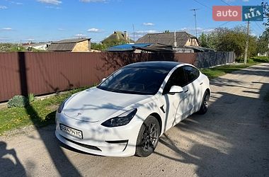 Седан Tesla Model 3 2021 в Киеве