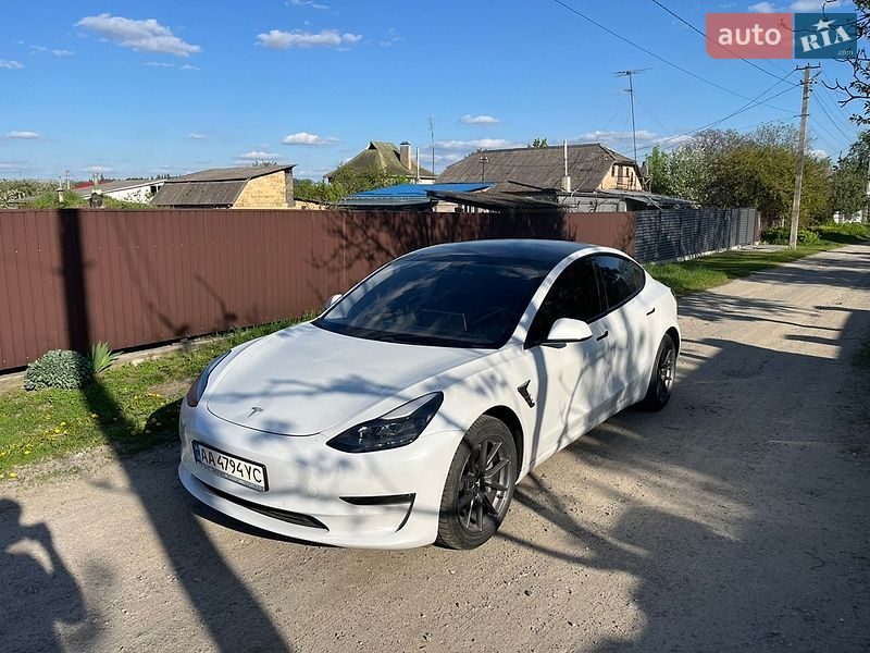 Седан Tesla Model 3 2021 в Киеве