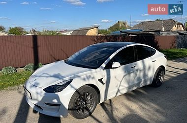 Седан Tesla Model 3 2021 в Киеве