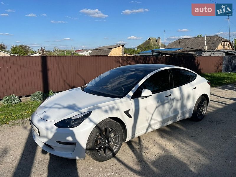 Седан Tesla Model 3 2021 в Киеве