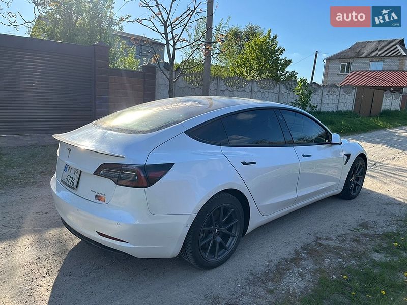 Седан Tesla Model 3 2021 в Киеве