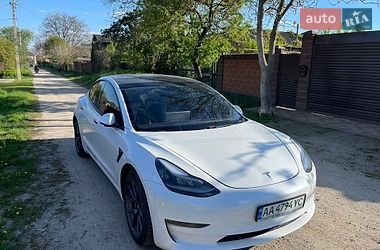 Седан Tesla Model 3 2021 в Киеве