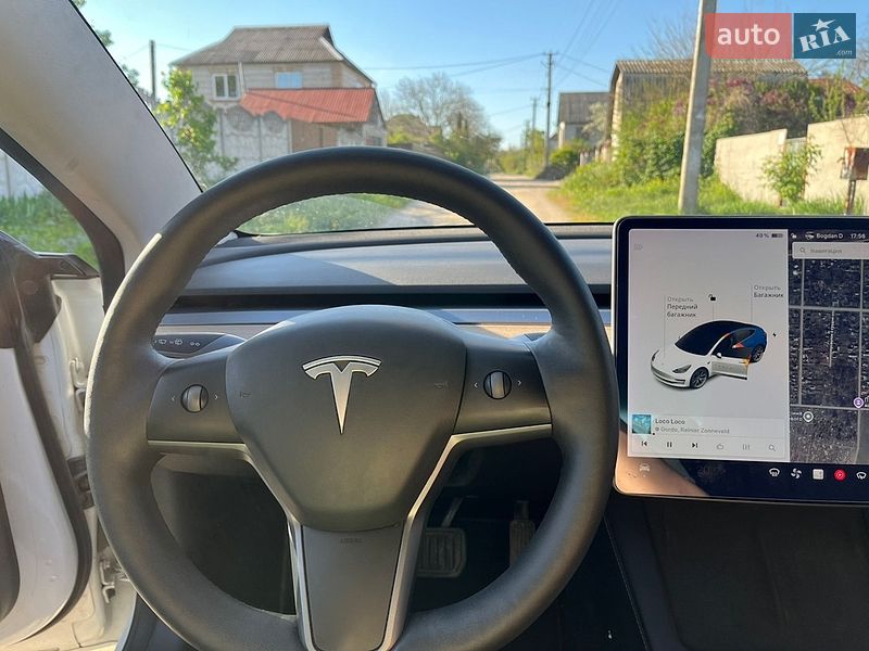 Седан Tesla Model 3 2021 в Киеве