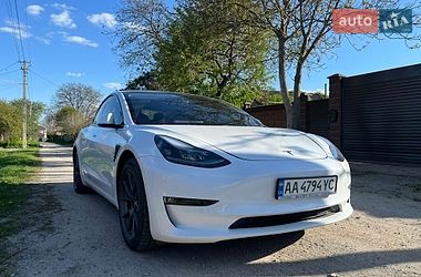 Седан Tesla Model 3 2021 в Киеве