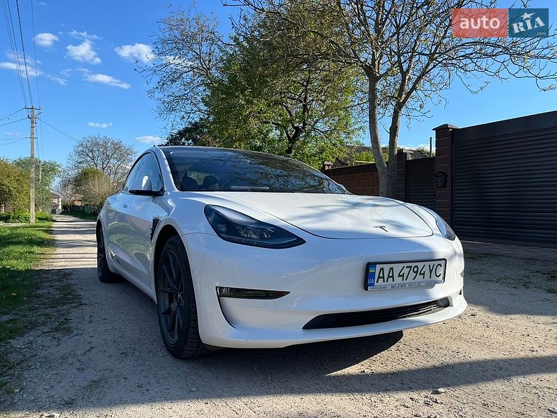 Седан Tesla Model 3 2021 в Киеве
