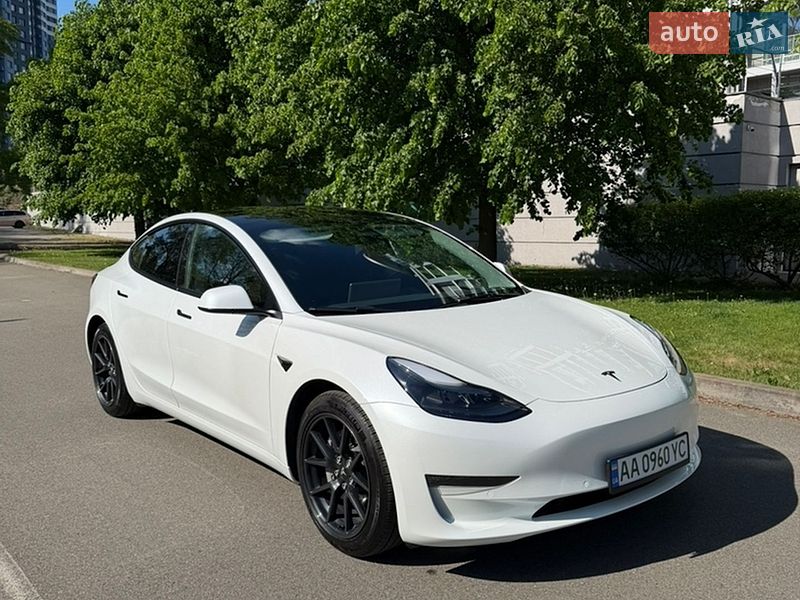 Седан Tesla Model 3 2022 в Киеве