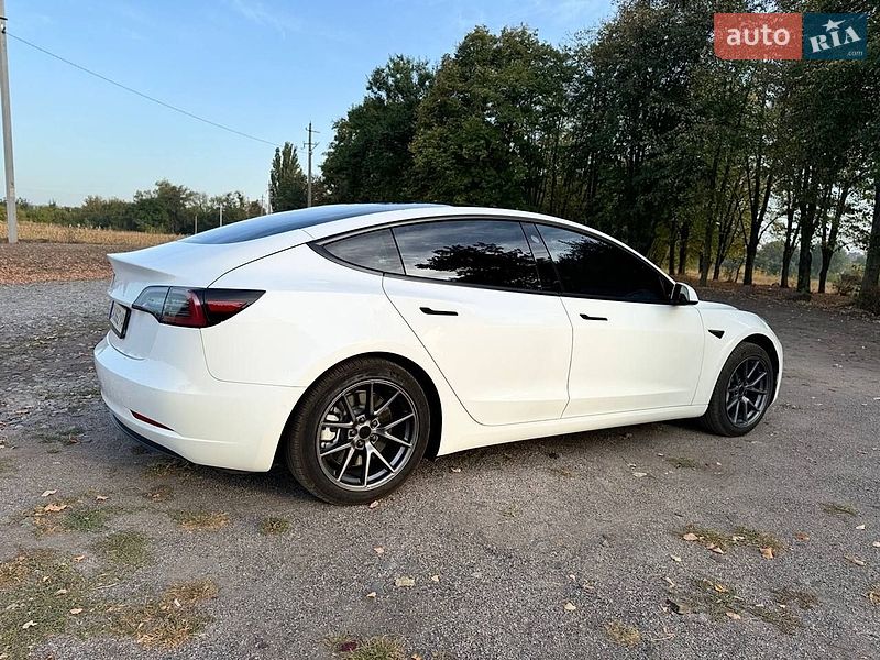 Седан Tesla Model 3 2022 в Черкассах