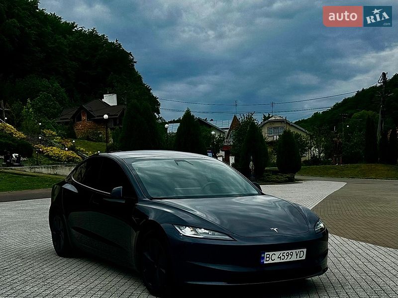 Tesla Model 3 2025