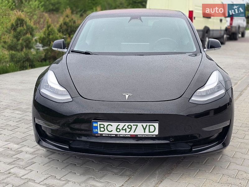 Седан Tesla Model 3 2018 в Львове