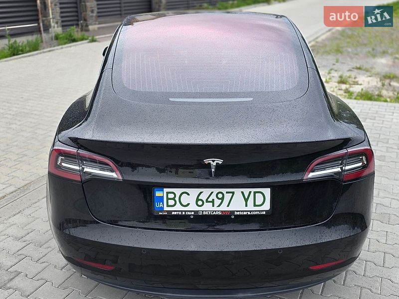 Седан Tesla Model 3 2018 в Львове