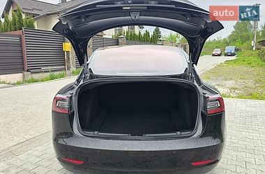 Седан Tesla Model 3 2018 в Львове