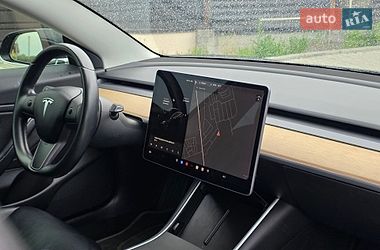 Седан Tesla Model 3 2018 в Львове