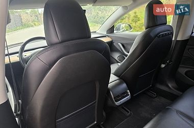 Седан Tesla Model 3 2018 в Львове