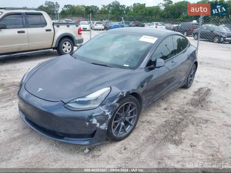 Седан Tesla Model 3 2021 в Львові