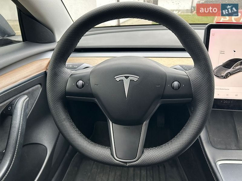 Седан Tesla Model 3 2021 в Львові